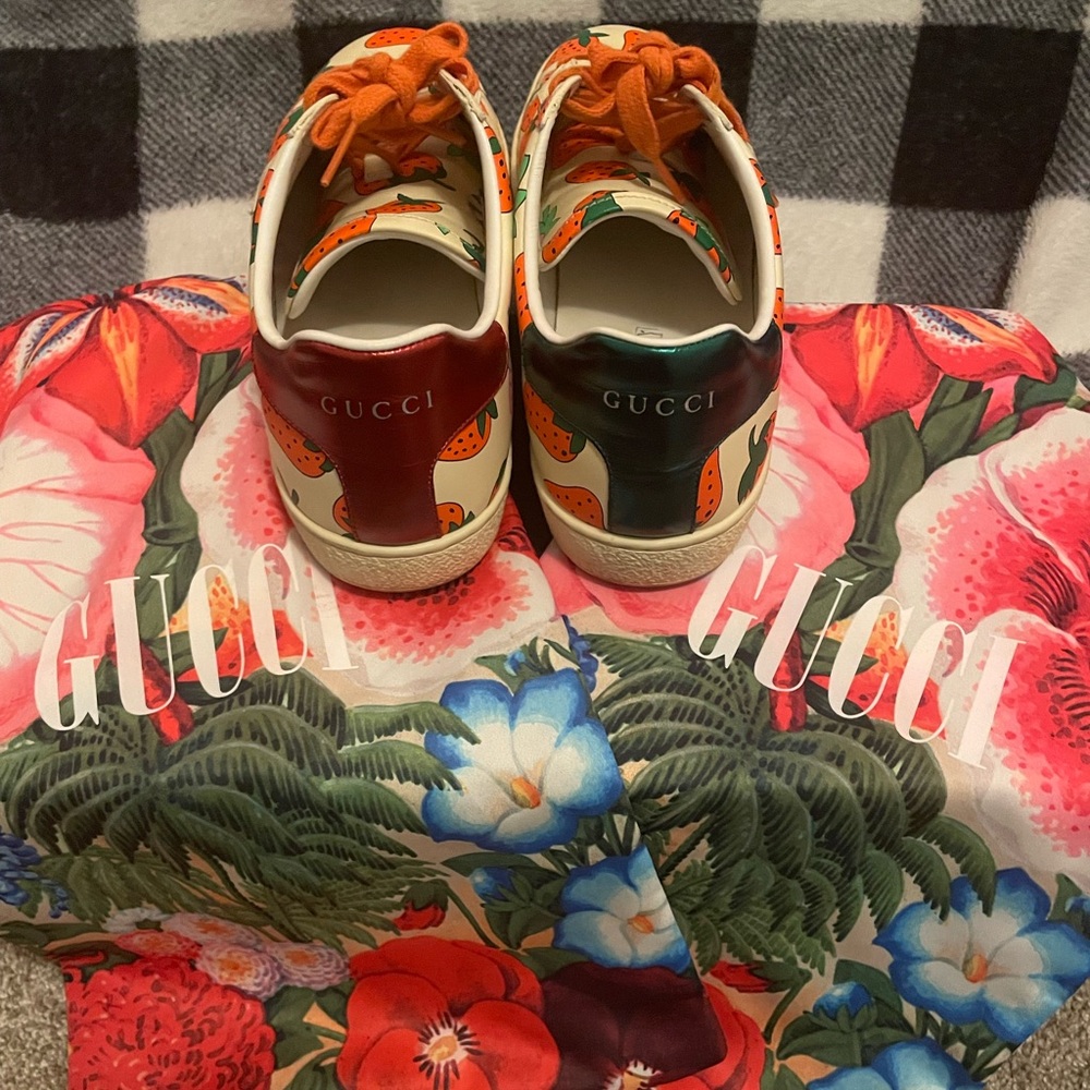 Gucci Cream and Orange Strawberry Sneakers - Picture 5 of 6